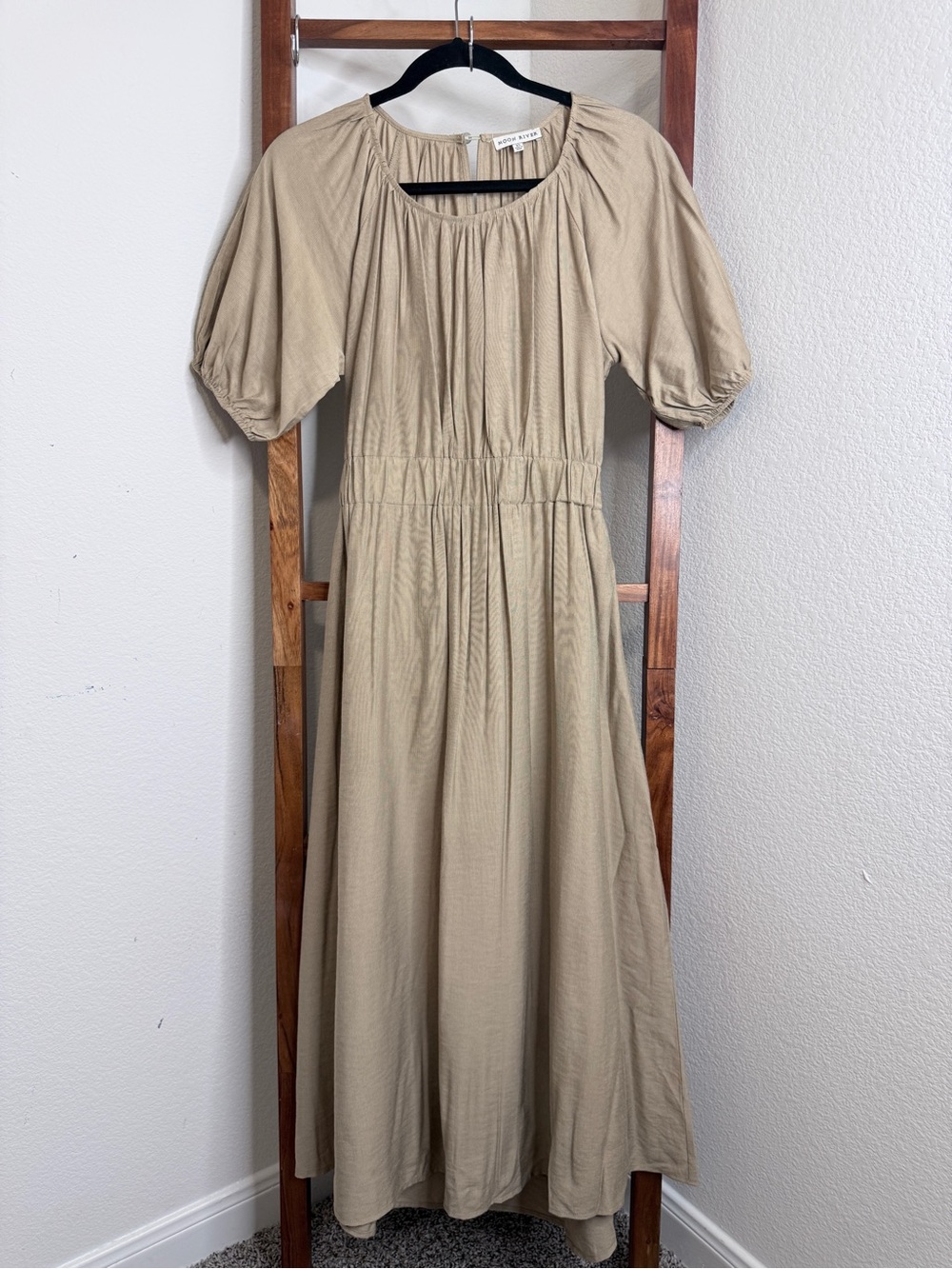 Moon River Beige Open Back Bow Puff Sleeve Midi Dress XS